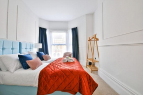 Beautiful Spacious 2 Bedroom Flat with All Amenities